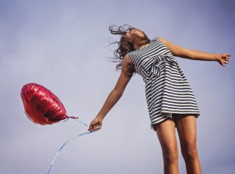 joy, freedom, nature, release, happy, happiness, girl, summer, fun, lifestyle, joyful, woman, carefree, childhood, dream, healthy, balloon, floating, valentine, loving, wallpaper for girls, love wallpaper, blue love, blue happy, blue summer, blue healthy, blue wallpaper, blue dream, blue happiness, blue fun